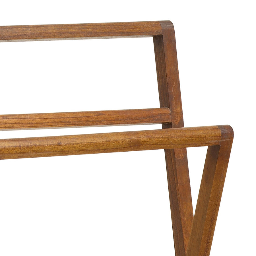 STAR törölközőtartó állvány stabil lábszerkezet közelről