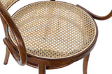 Thonet ihletésű, barna színű, pácolt felületű szilfából készült, mediterrán stílusú, formatervezett, karfás kialakítású étkezőszék.