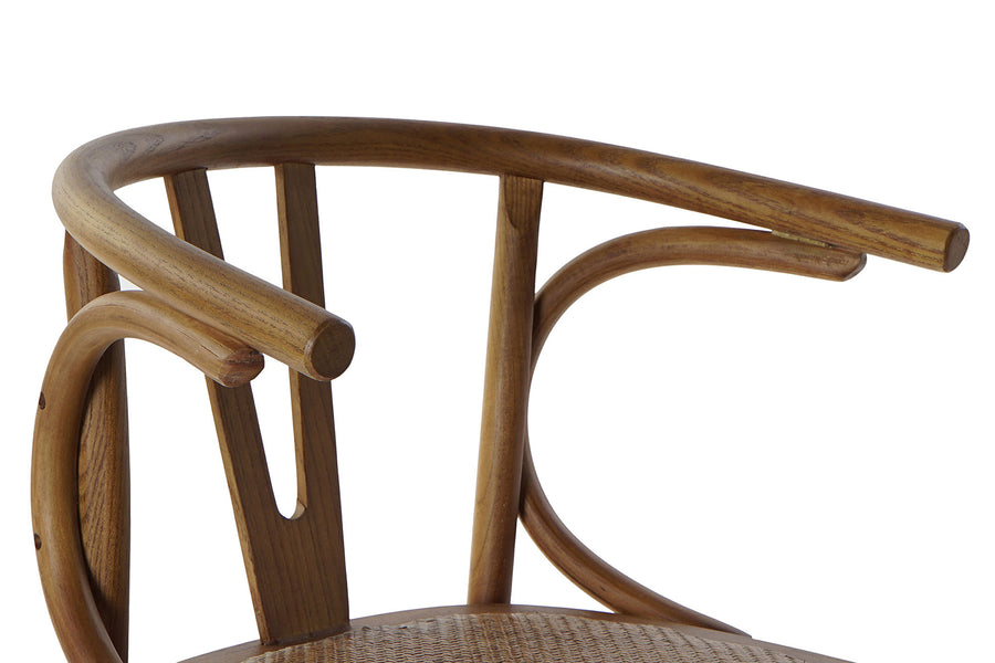 Barna színű, karfás kialakítású, thonet jellegű étkezőszék.