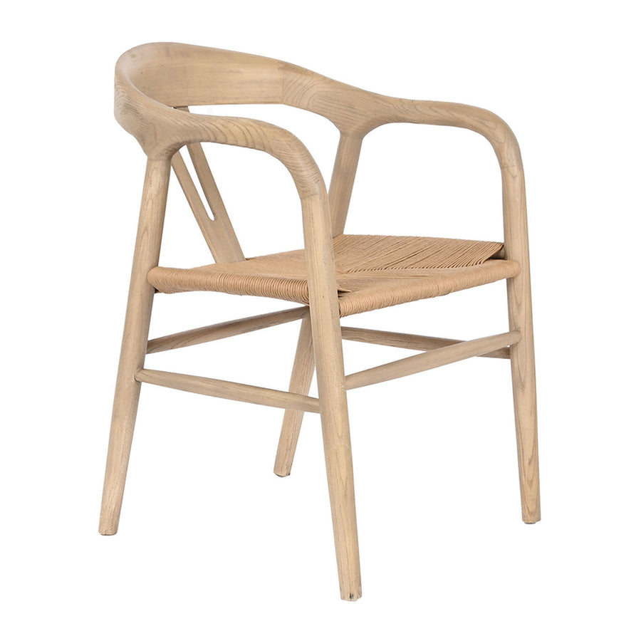 Natúr színű, formatervezett karosszék.