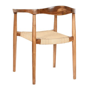 Barna színű, teakfából készült, formatervezett karosszék.