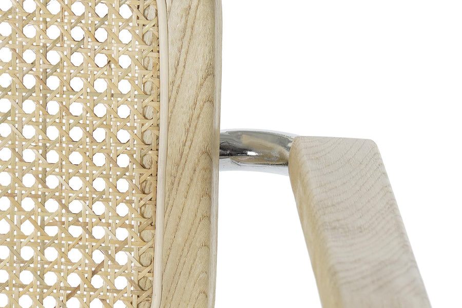 Modern fémvázas, natúr színű, rattan betétes karosszék.