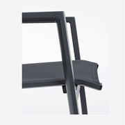 Grafitszürke színű kortárs modern kerti szék.