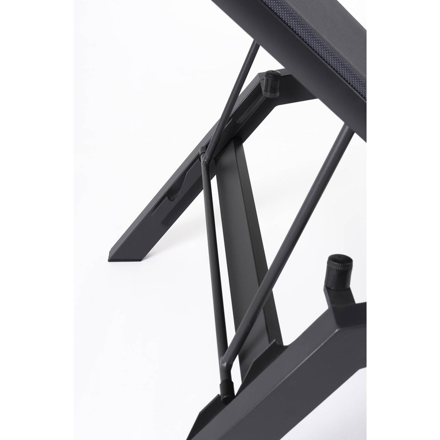 Grafitszürke színű napozóágy.