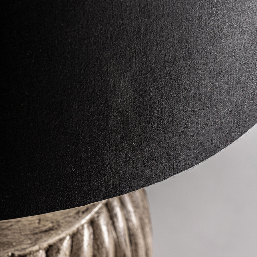 Koloniál stílusú, mangófából faragott, óriás méretű asztali lámpa.