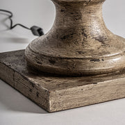 Koloniál stílusú, mangófából faragott, óriás méretű asztali lámpa.