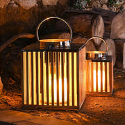 Mangófából és rozsdamentes acélból készült lámpás.