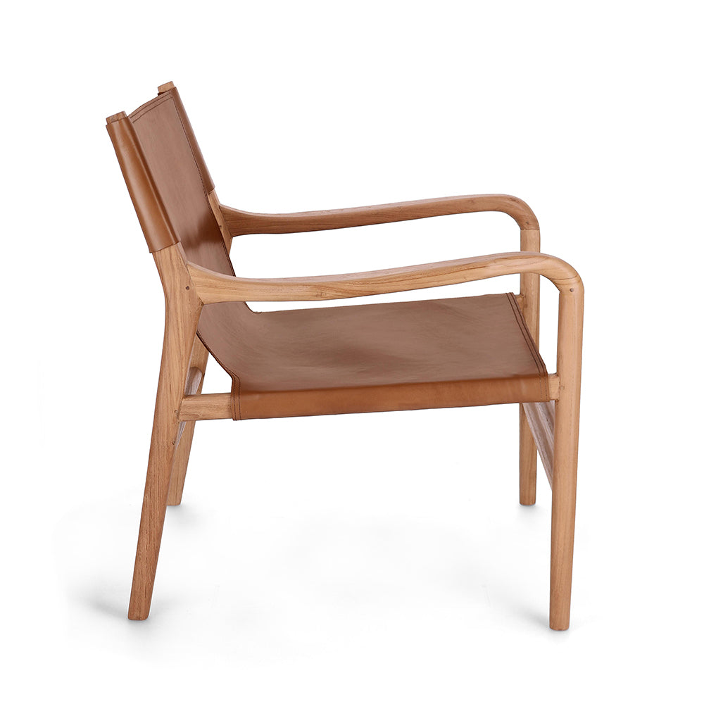 Teakfából és konyakszínű valódi bőrből készült, kortárs stílusú dizájn fotel.