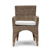 natúr rattan karosszék elölnézet fehér párnával