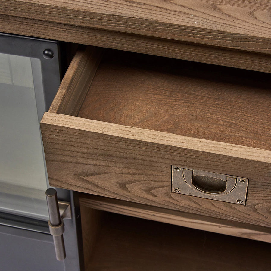 Kőrisfa tálaló fiók részlet fém fogantyúval