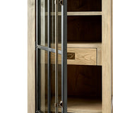 Vitrin ajtó részlet fekete fém kerettel és fogantyúval