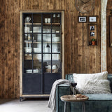 Hoxton vitrin rusztikus fal előtt nappali környezetben