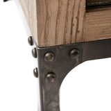 Kőrisfa-fém vitrin részlet fém láb és szegecselt kialakítással