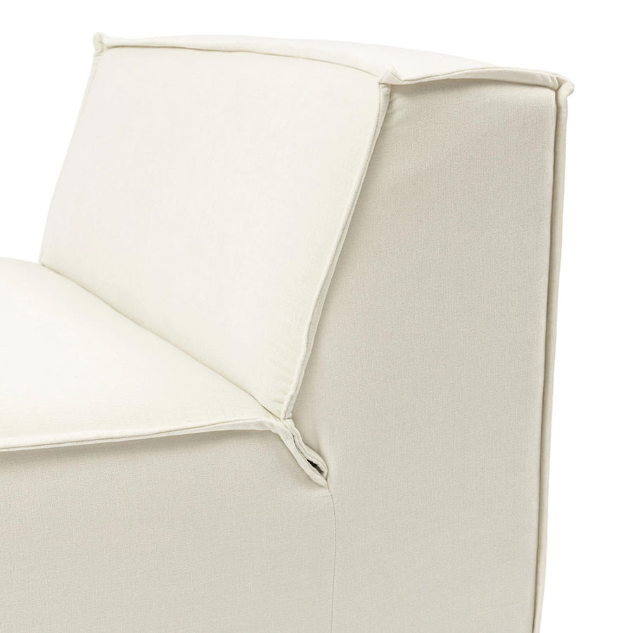 moduláris fehér kanapé részlet vastag szegélyvarrással