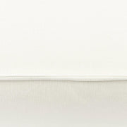 Törtfehér színvilágú, elegáns, fehér kárpitos, kortárs design moduláris kanapé puff-lábzsámoly eleme.