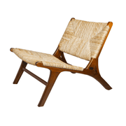 Teakfából és natúr színű, fonott pandanlevélből készült alkalmi szék.