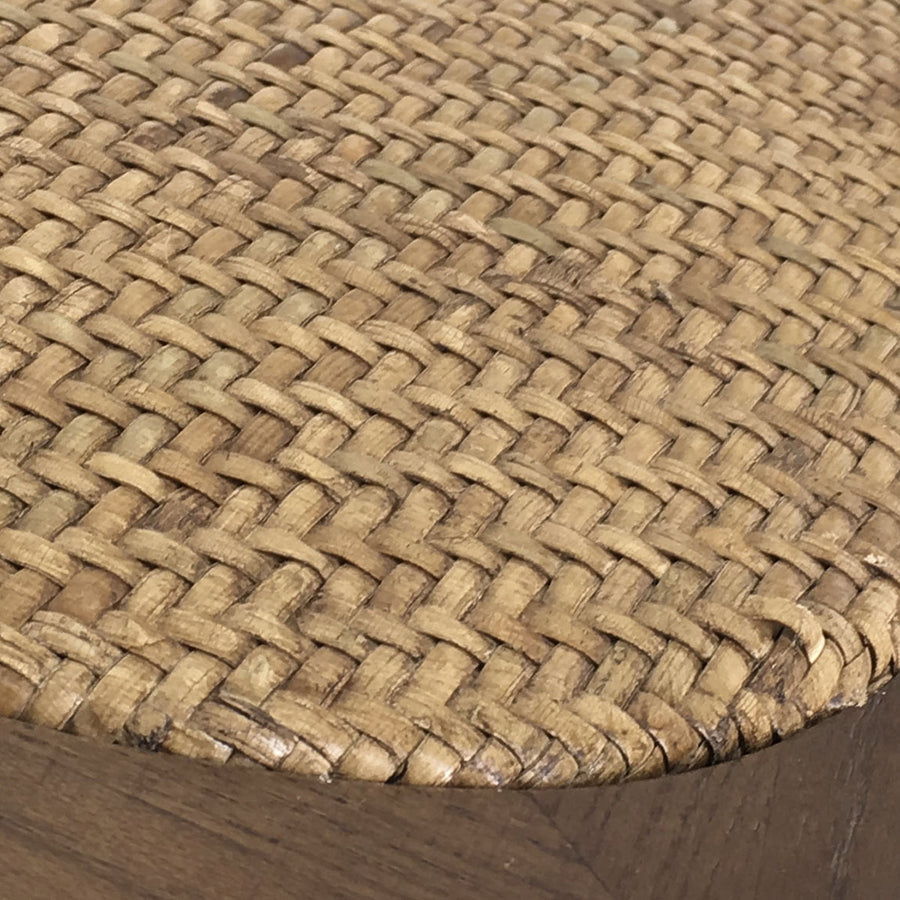 Thonet ihletésű, barna színű, tölgyfából és rattanból készült karosszék.