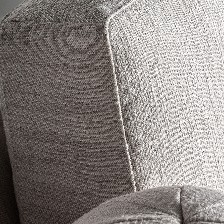 TRAUN kanapé karfa részletfotó, modern varrásokkal