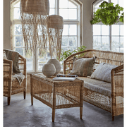 Kézműves, háromszemélyes rattan kanapé.