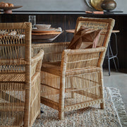 Bambuszból és rattanból készült, kézműves karosszék.