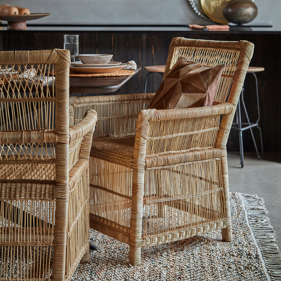 Bambuszból és rattanból készült, kézműves karosszék.