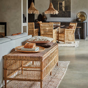 Bambuszból és rattanból készült, kézműves karosszék.