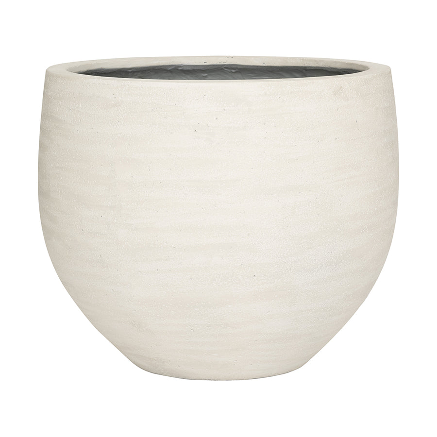 Urban Jumbo Orb M kaspó elefántcsont árnyalatban, gömbformájú, nagy méretű design kaspó UV- és fagyálló kivitelben.