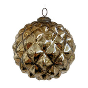 Tobozgömb formájú, antikolt felületű, sötétarany színű, kézműves üveg karácsonyfadísz.