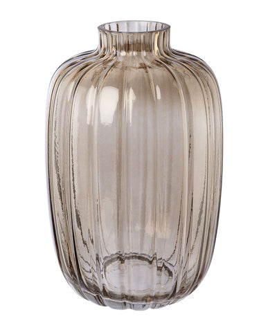 Barna színű, bordázott üvegből készült váza.
