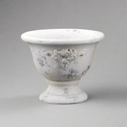 VALO cement kaspó felülnézeti fotója finom antikolt textúrával, vintage stílusban