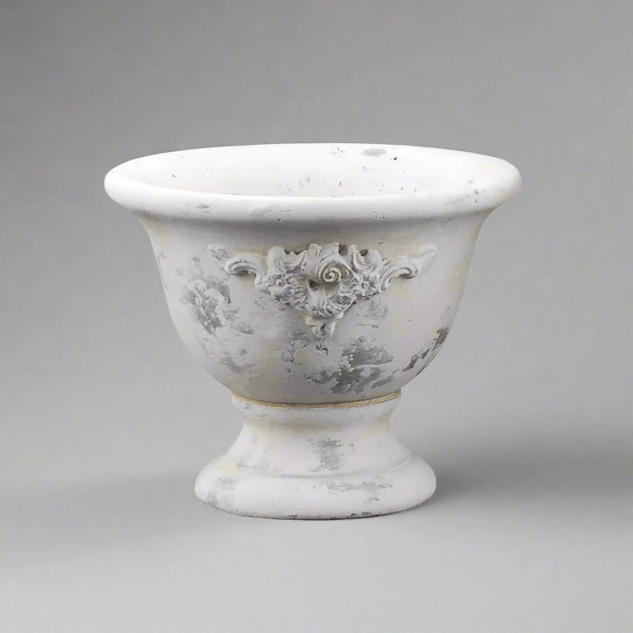 VALO cement kaspó felülnézeti fotója finom antikolt textúrával, vintage stílusban