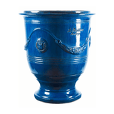 Provanszi stílusú, kék mázas anduze kerámiakaspó a Vase d' Anduze Emaillés Tradition kollekcióból, Medici motívummal és fényes felülettel.