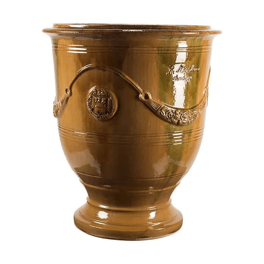 Okker mázas anduze kerámiakaspó a Vase d' Anduze Emaillés Tradition kollekcióból, Medici stílusú díszítéssel és fényes felülettel.