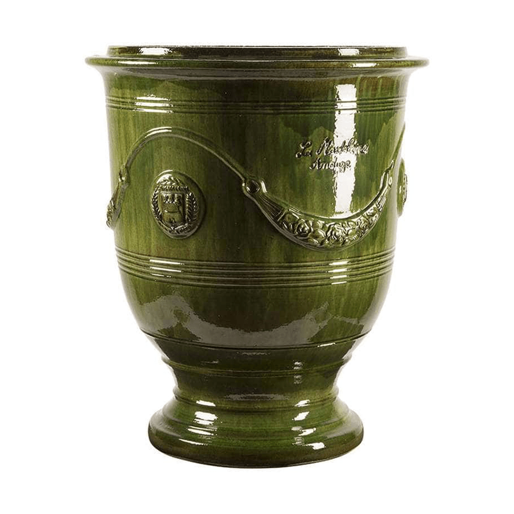 Zöld mázas anduze kerámiakaspó a Vase d' Anduze Emaillés Tradition kollekcióból, Medici stílusú díszítéssel és fényes felülettel.