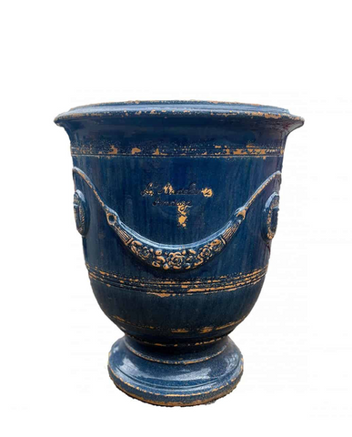 Nagy méretű, antik kék mázas anduze kerámiakaspó a Vase d' Anduze Emaillés Tradition kollekcióból, Medici stílusú füzérdíszítéssel.
