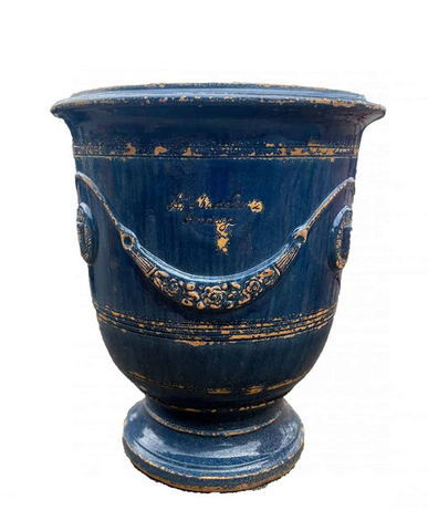 Antik kék mázas anduze kerámiakaspó a Vase d' Anduze Vieillis Tradition kollekcióból, Medici stílusú díszítéssel és fényes felülettel.