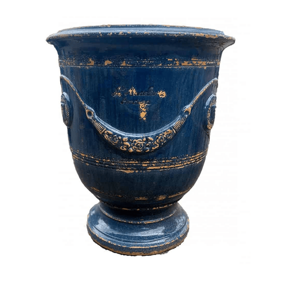 Antik kék mázas anduze kerámiakaspó a Vase d' Anduze Vieillis Tradition kollekcióból, Medici stílusú díszítéssel és fényes felülettel.