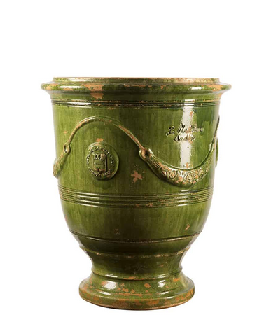 Nagy méretű, antik zöld mázas anduze kerámiakaspó a Vase d' Anduze Emaillés Tradition kollekcióból, Medici stílusú füzérdíszítéssel.
