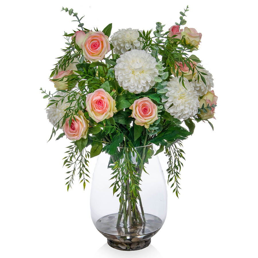 Mű dáliákból és rózsákból készült nagy virágcsokor, áttetsző üvegvázában.
