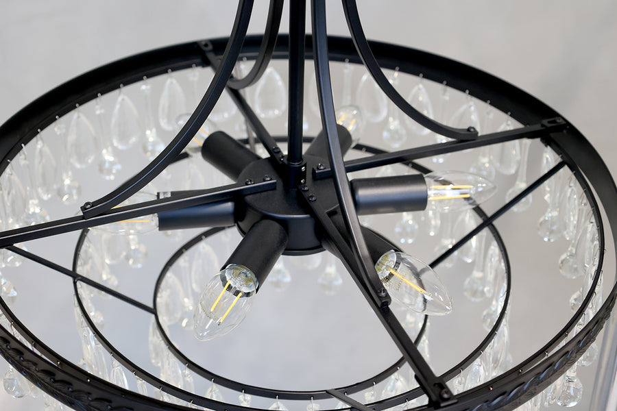 Közelkép a Versailles üvegcsillár belső szerkezetéről és E14 foglalatokról