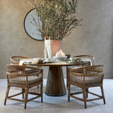 rattan karosszék étkezőasztal mellett