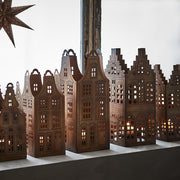 Rézszínű fémből készült, 3 darabos, házikó formájú lámpásszett.