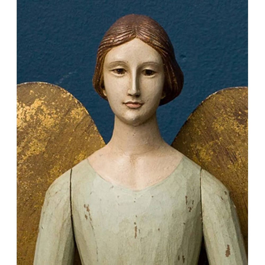 Zsályazöld színű orléans-i angyal figura.