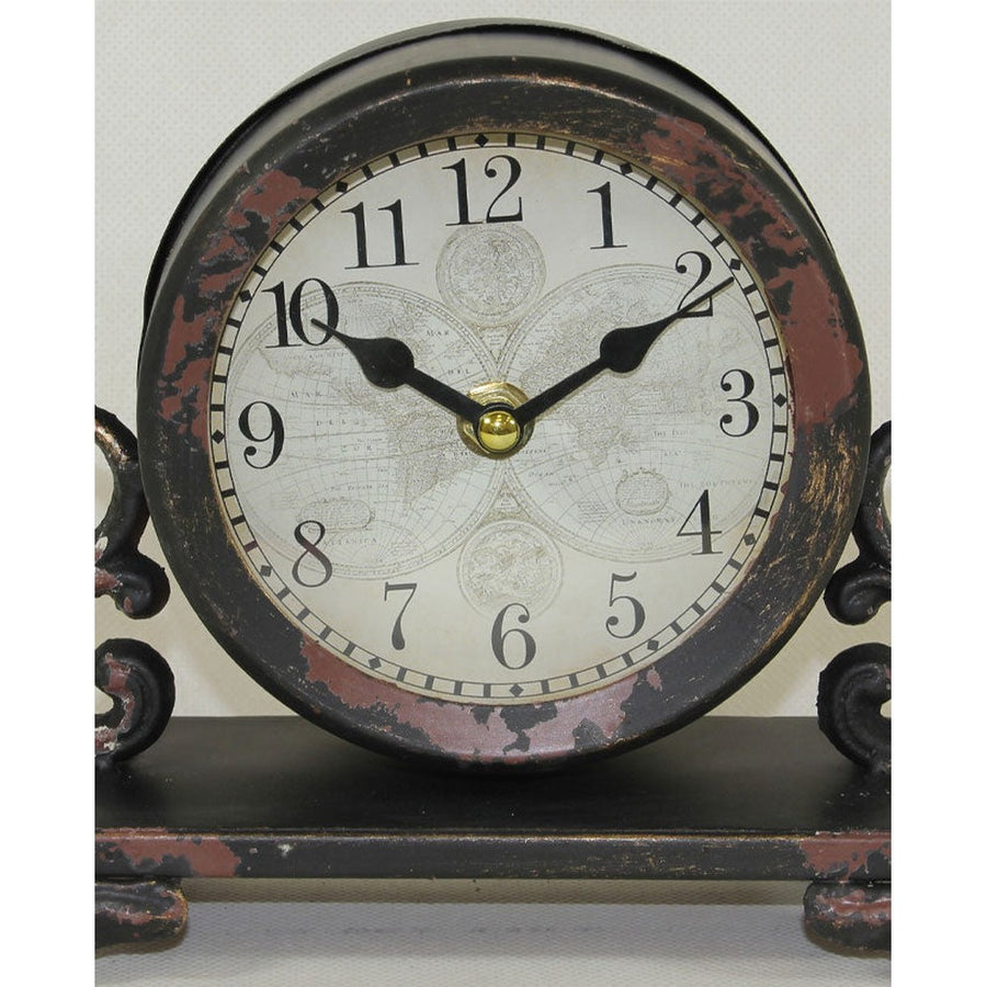 Antikolt felületű fém asztali óra.