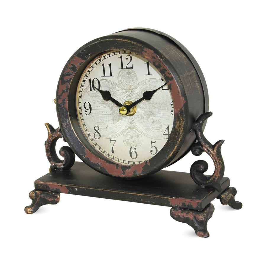 Antikolt felületű fém asztali óra.