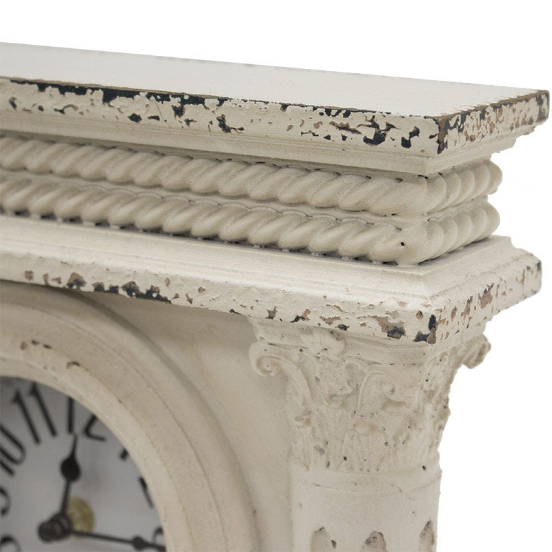 Fából készült, antikolt felületű, krém színű asztali óra.
