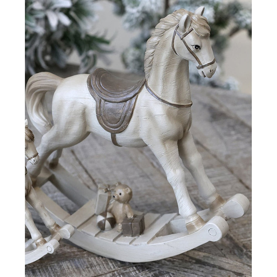 Krémszínű karácsonyi dekorációs hintaló.