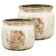 Két rózsamintás kerámia kaspó egymás mellett – antikolt felületű, romantikus dekoráció beltérre vagy fedett kültérbe