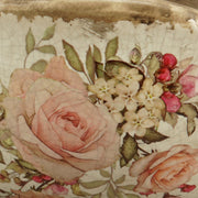 Közelkép a kerámia kaspó rózsamintás díszítéséről – részletes virágmotívumok zöld levelekkel és antik hatású mázzal