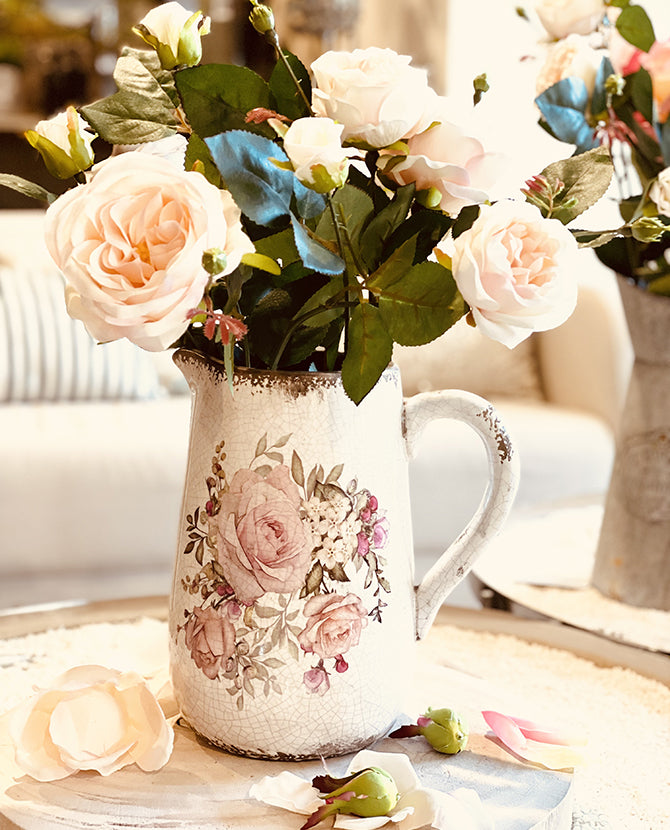 Rózsamintával díszitett, antikolt mázas kerámia váza.